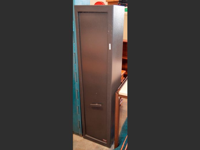 GREY METAL RIFLE SAFE, 35 x 25 x 141cm [Locked, no key]