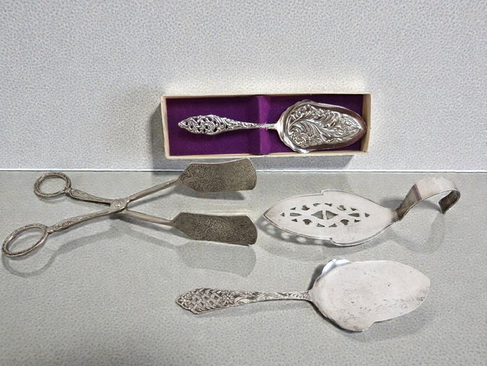 Assorted Vintage Silverplated Cake Lifters