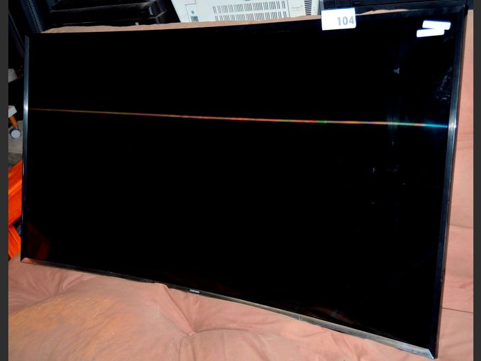 SAMSUNG 48" CURVE TV [Switches on, untested further, screen cracked] ### LICENCE PLEASE ###