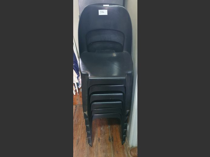 SET OF 6 BLACK PLASTIC PATIO CHAIRS