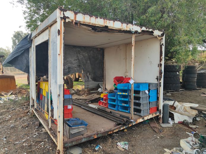 3 X 3M OPEN CONTAINER WITH SIDE WOODEN WALLS