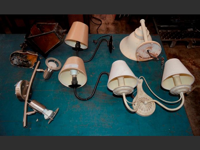 ASSORTED WALL LIGHTS