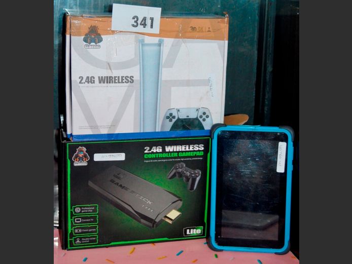 LOT: 2 x WIRELESS GAMING SETS & A TABLET [Untested]