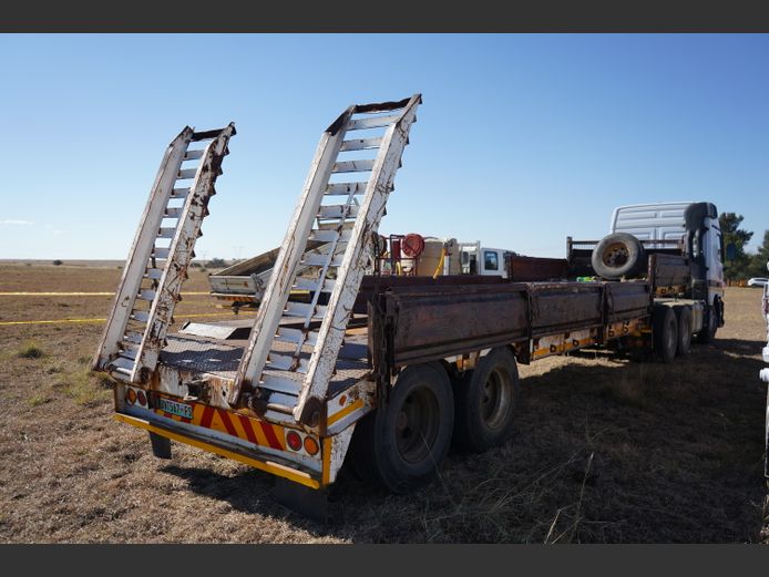 2-As Lowbed Met Ramps / BNT567FS