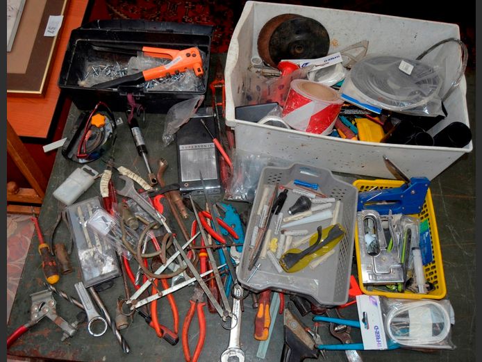 RIVET GUN, PLIERS, CUTTERS, SPANNERS, SCREWDRIVERS, etc