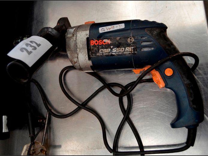 BOSCH HAMMER DRILL [Switches on]