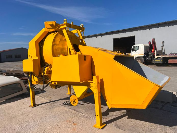 TURNER MORRIS CEMENT MIXER