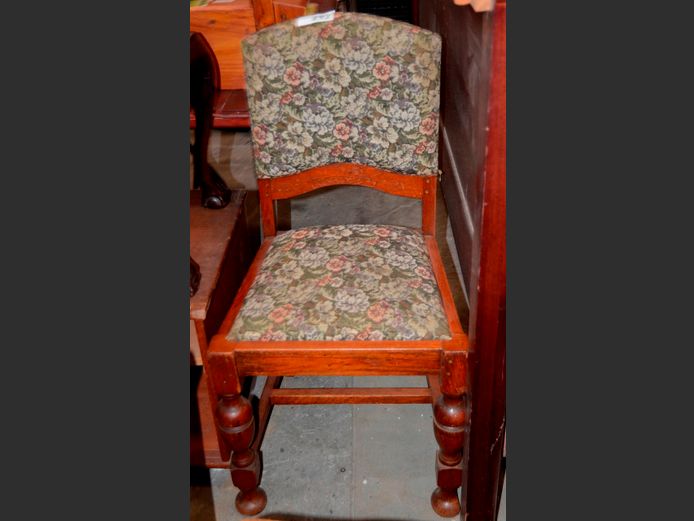 OAK & FLORAL UPHOLSTERED SIDE CHAIR