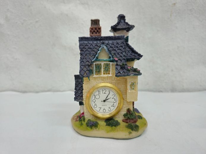 Miniature Novelty English Cottage Quartz Desk Clock