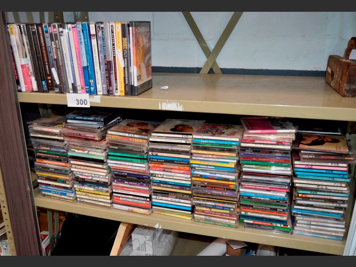 LOT ON 2 SHELVES: CD's & DVD's