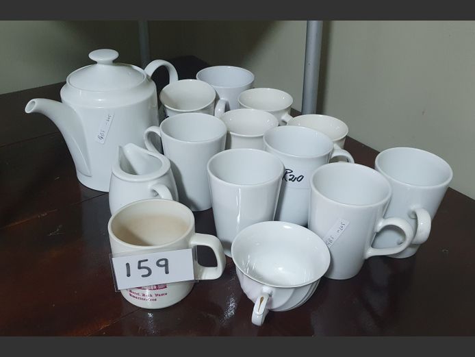 LOT: TEAPOT CUPS, CREAMER, etc