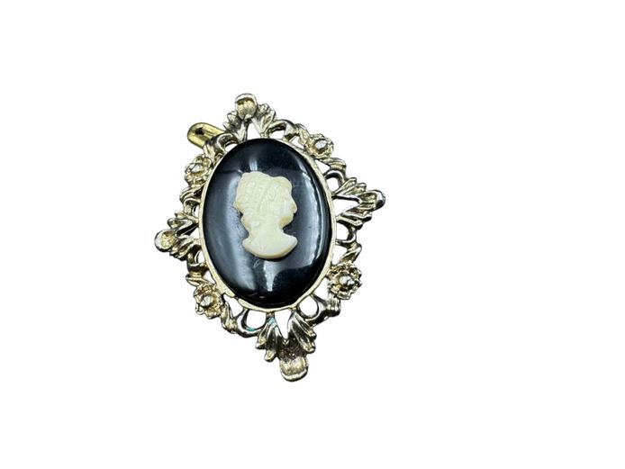Vintage Victorian-Revival Cameo Brooch – Cream Classical Bust on Black Cabochon, Ornate Gold-Tone Filigree Frame