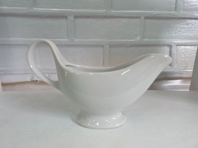 HomeZone White Ceramic Gravy Boat