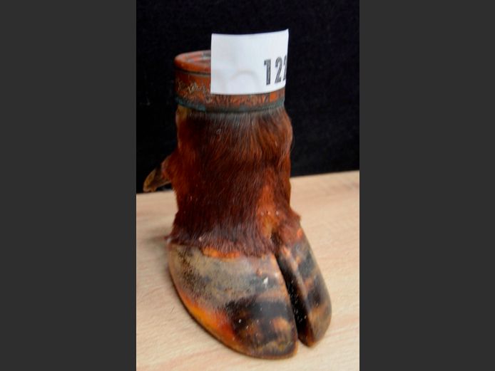 VINTAGE HOOF ASHTRAY WITH COPPER DETAIL