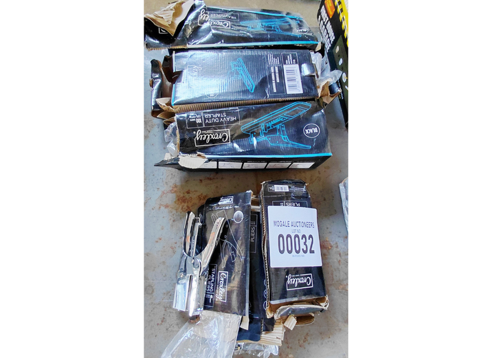 LOT OF 4 STAPLING PLIERS/ 3X HEAVY DUTY STAPLER 