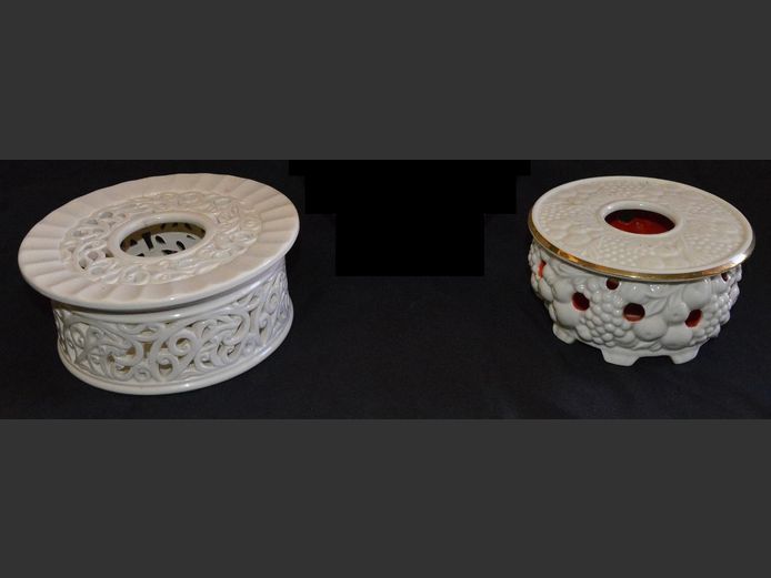 LOT: 2 x PIERCED CERAMIC TEALIGHT CANDLE HOLDERS