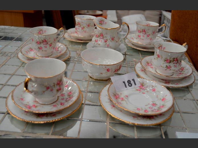 PARAGON "VICTORIAN ROSE" 20-PIECE PART TEA SET
