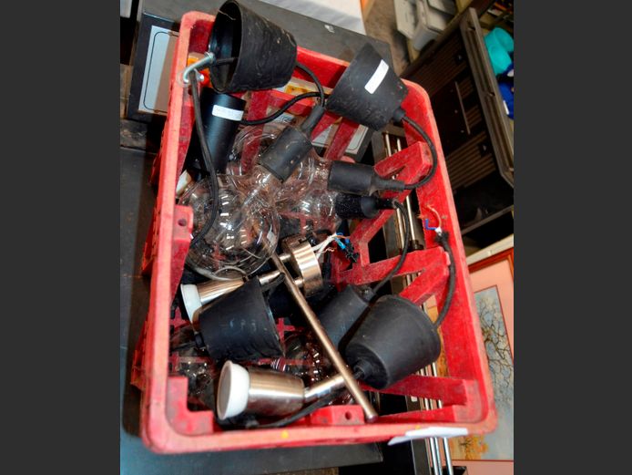 LOT: HANGING CEILING LIGHTS