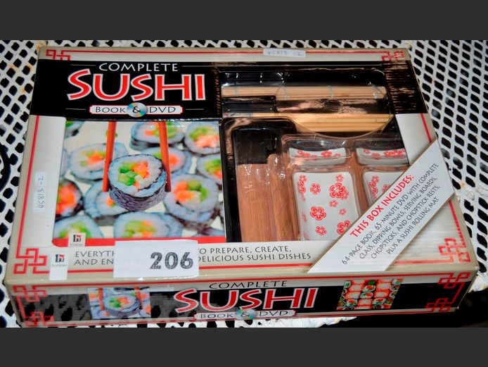 COMPLETE SUSHI RECIPE BOOK, DVD & ACCESSORIES