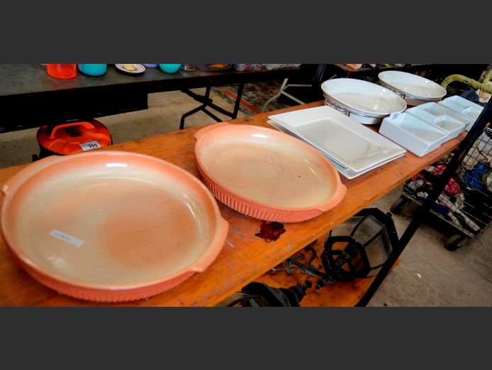 WHITE CERAMIC SNACK BOWLS, TERRACOTTA PIE DISHES, etc
