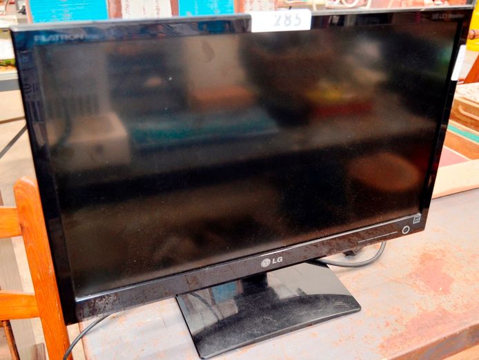 LG 23" COMPUTER MONITOR [Switches on, Untested further]