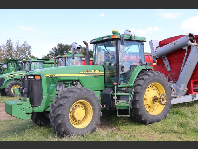John Deere 8410 Trekker (2001)