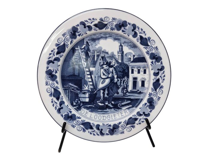 Delft Holland "De Loodgieter" Traditional Dutch Tradesmen Collector Plate