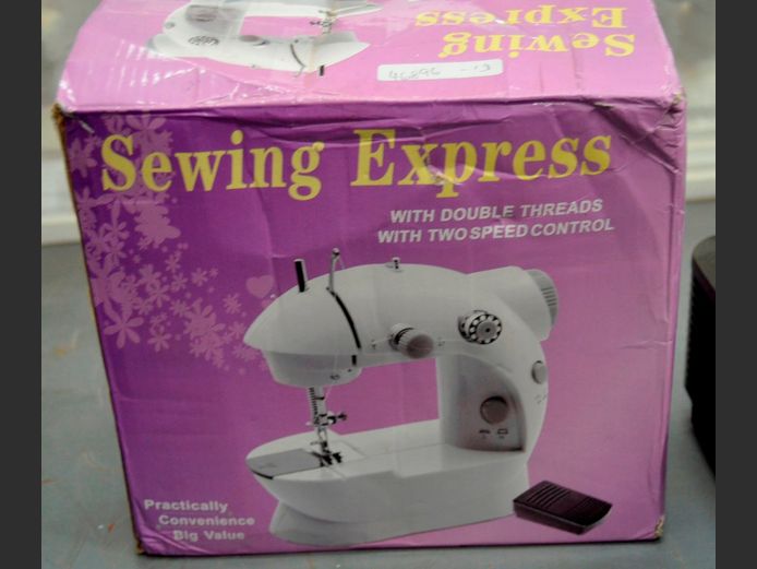 MINI SEWING MACHINE [Untested]