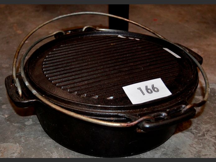 BEST DUTY FLAT BOTTOMED CAST IRON POT WITH GRIDDLE LID, 31cm Diameter