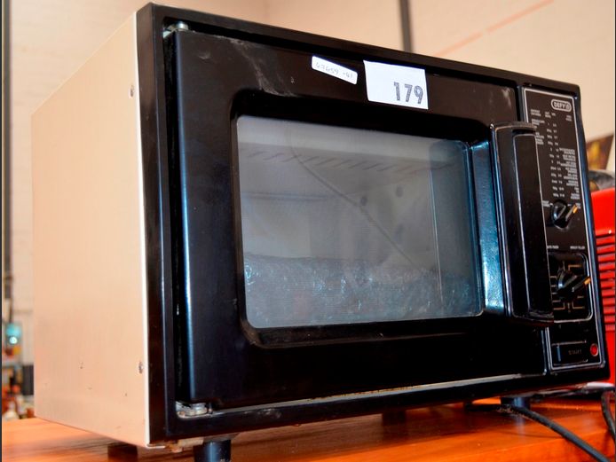 DEFY MANUAL MICROWAVE [Switches on, untested further]