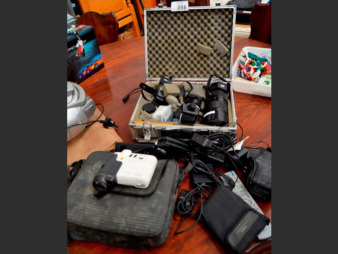 CANON T70 CAMERA & LENS IN ALUMINIUM CASE, etc [Untested]