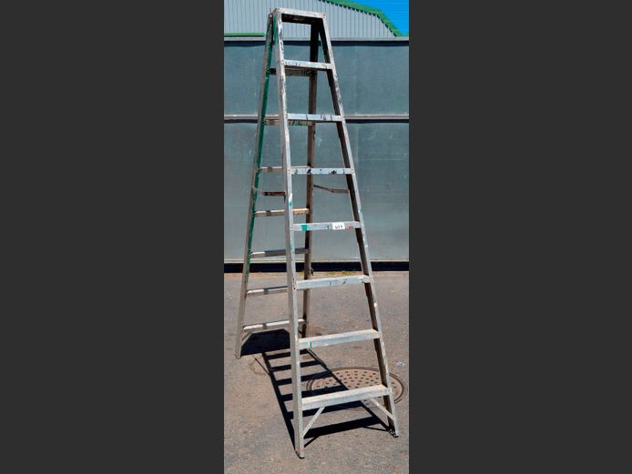 ALUMINIUM 7-STEP LADDER