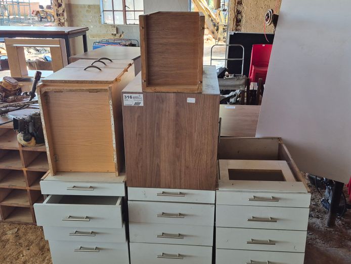 LOT DRAWER UNITS
