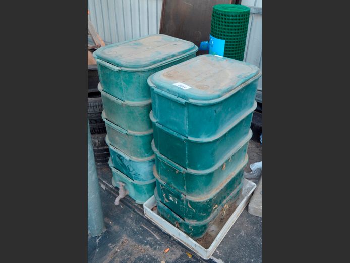 LOT: 2 x COMPOSTERS & A GREEN PLASTIC GARDEN FENCE