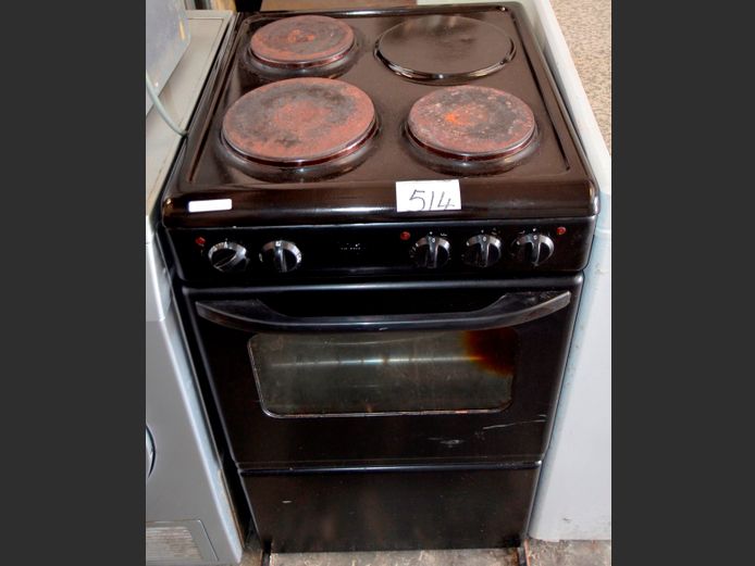 DEFY 3-PLATE STOVE [Switches on, plates loose & rusted, untested further]