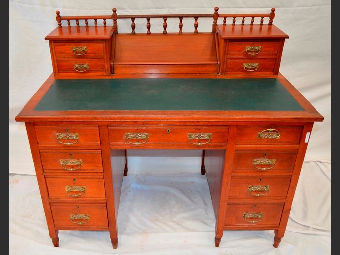 ANTIQUE MAHOGANY 4-OVER-9 DRAWER DESK WITH LEATHER INLAY, 115 x 65 x 100cm