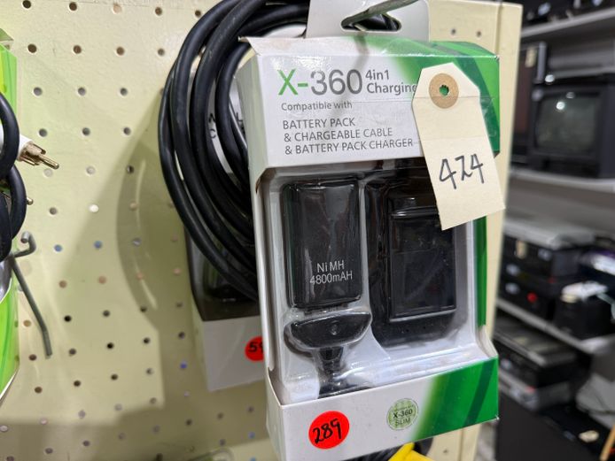 Lot of Xbox accessories 
