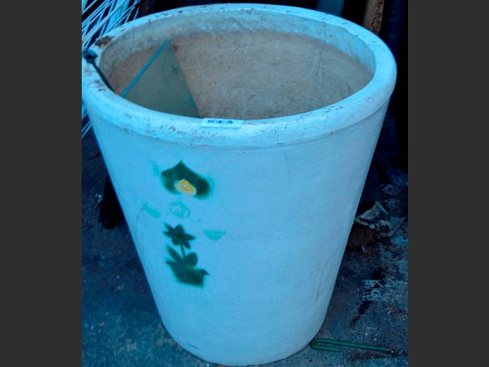 LARGE CONCRETE PLANTER [Cracked]