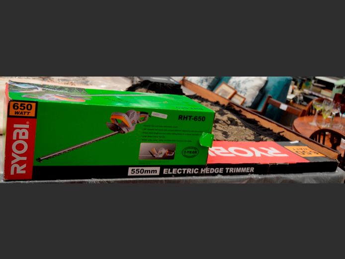 RYOBI 650W, 550mm ELECTRIC HEDGE TRIMMER [Switches on, untested further]