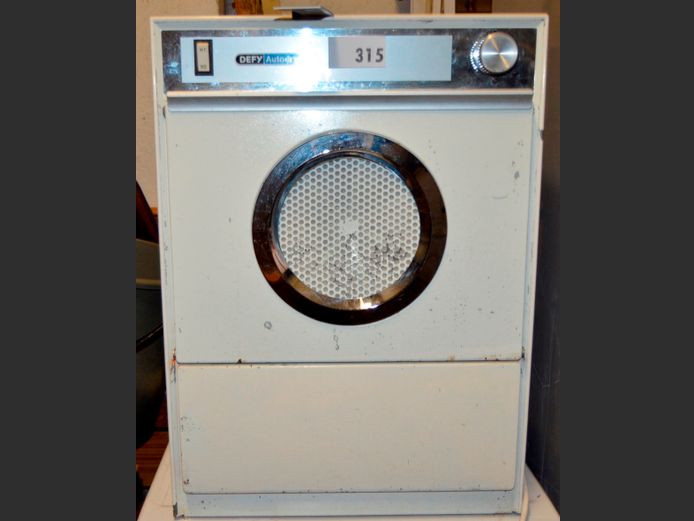 DEFY AUTODRY 3 TUMBLE DRYER [Switches on]