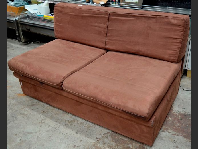 BROWN UPHOLSTERED 2-SEATER SLEEPER COUCH, 140 x 85cm [Needs re-covering]