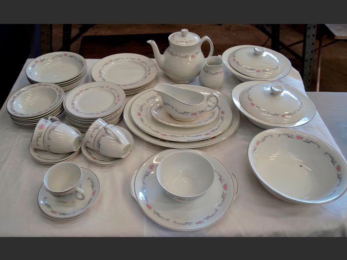 GRINDLEY "SATIN WHITE" 52-PIECE PART DINNER SERVICE