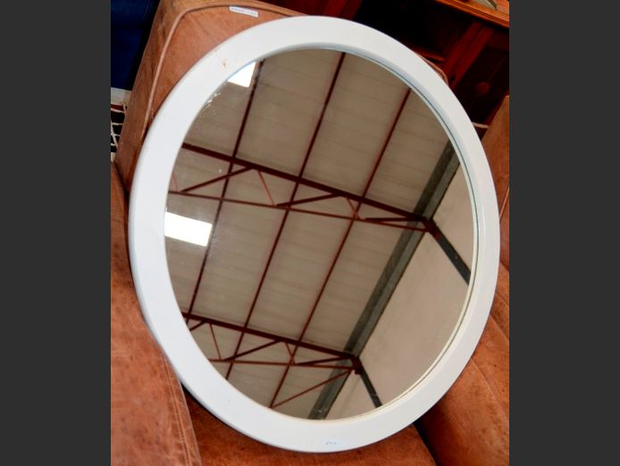 WHITE FRAMED CIRCULAR MIRROR, 73cm Diameter