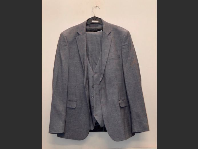 MARKHAM GREY & WHITE MEN'S 3-PIECE SUIT