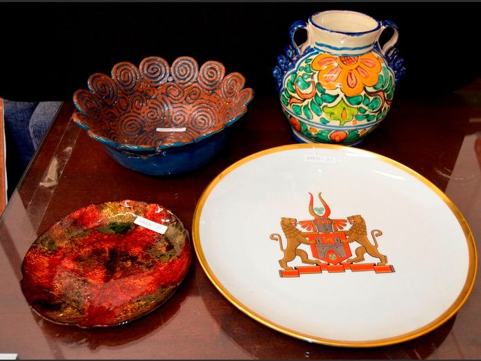 HAND PAINTED POTTERY TWIN HANDLED VASE, 18cm High [Repaired], SIGNED POTTERY BOWL, 24.5cm Diameter x 10cm High, LAQUE LINE GLASS SIDE PLATE, 19cm Diameter, & A FORSTENBERG CIRCULAR PLATTER, 32cm Diameter [11,31]