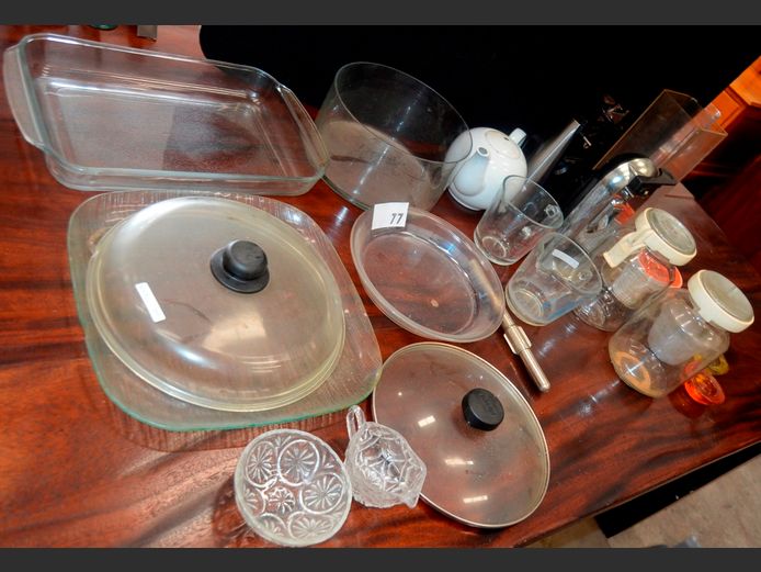 GLASS OVEN DISH, GLASS VASE, MEASURING JUGS, ELECTRIC CAN OPENERS, etc [Switches on, untested further]