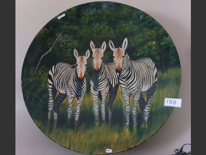 GLASS FIBRE HAND-PAINTED DECORATIVE WALL PLATE "ZEBRA'S]