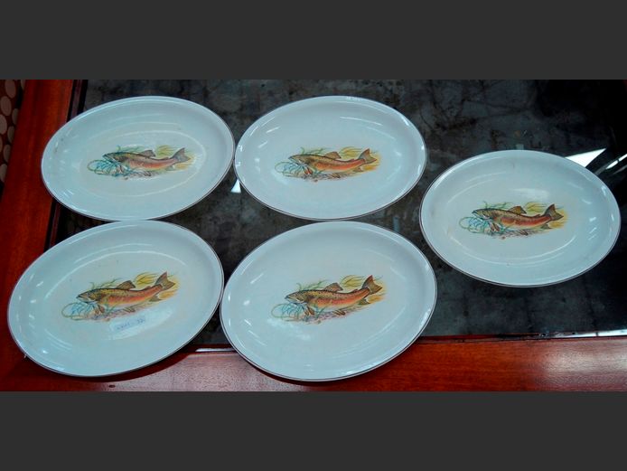 SET OF 5 WILLSGROVE WARE POTTERY FISH PLATES, 31 x 23cm