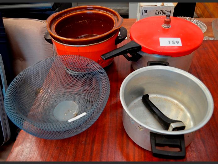 PRESSURE COOKER, TEDELEX SLOW COOKER [Lid needed], etc [Switches on, untested further]