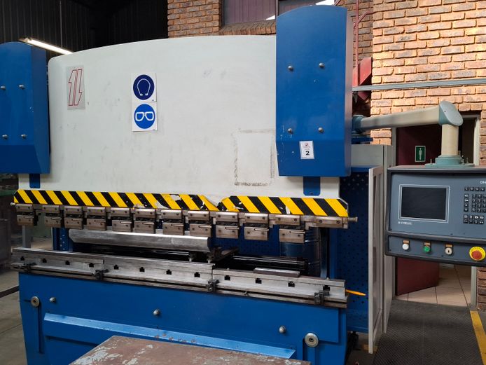 DNC 600, 75 Ton Press Brake, Approx 2008 model. NC Controller